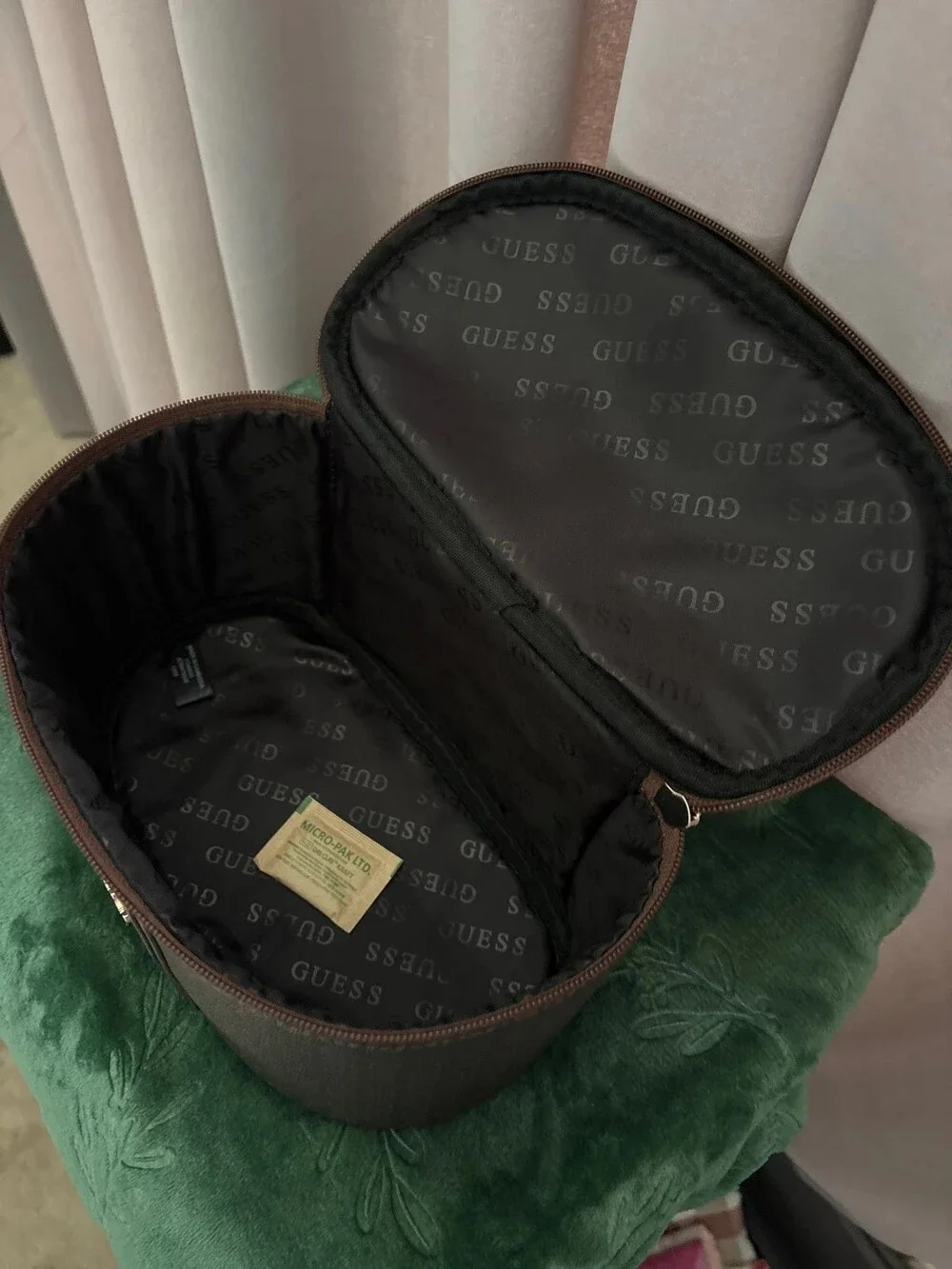 GUESS berta toiletry